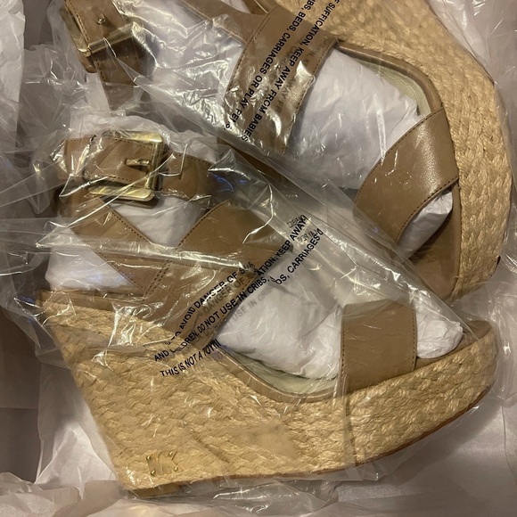 Michael Kors Brand new platform sandals - Picture 2 of 16